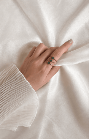 ANILLO TRES ESMERALDAS - Lena Joyas