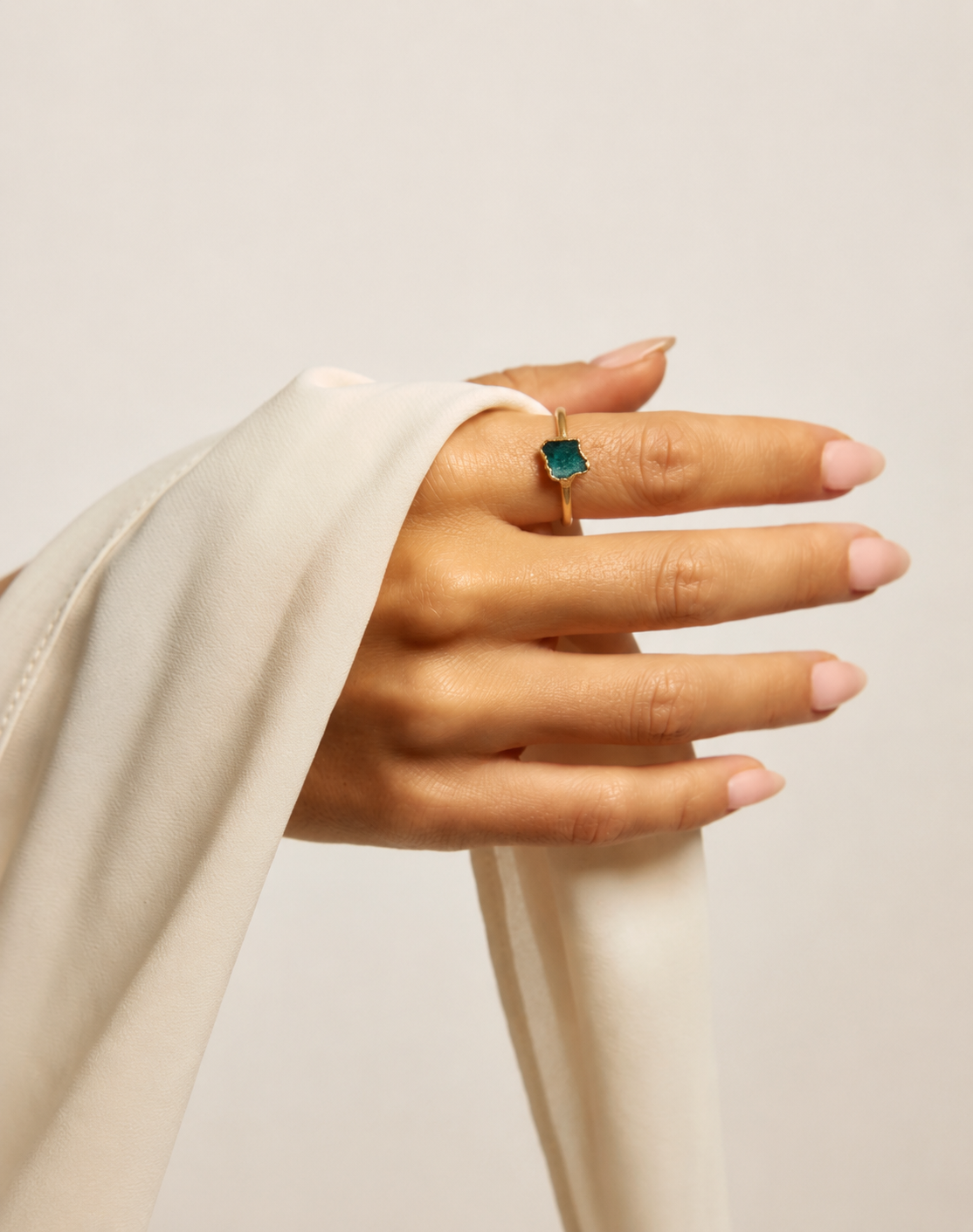 ANILLO SENCILLO UNA ESMERALDA